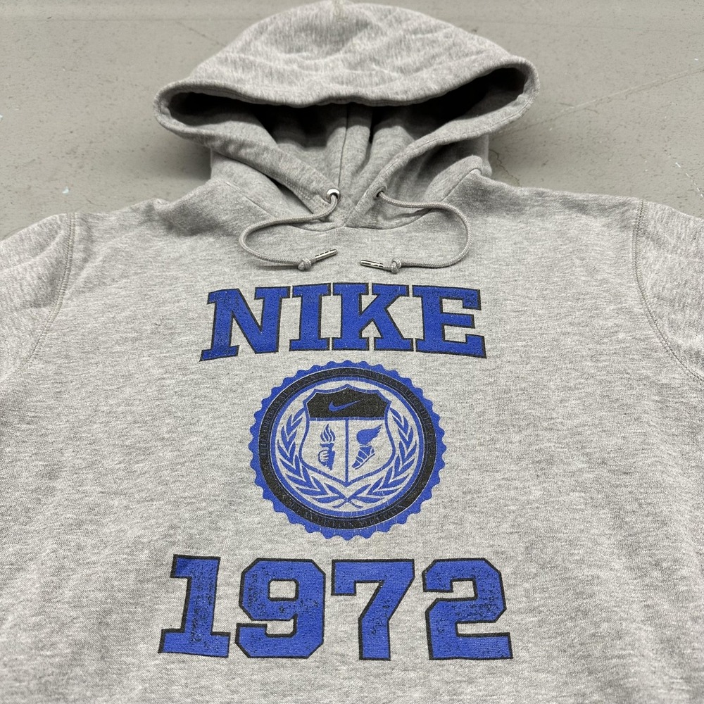 Nike Hoodie Mens Medium Gray Fleece Pullover Sweatshirt 1972 Crest Graphic